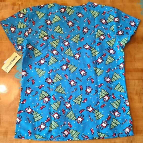 Women's Size 2X Scrub Top by Gabby Brooke Christmas Santa pattern NWT - Picture 3 of 5